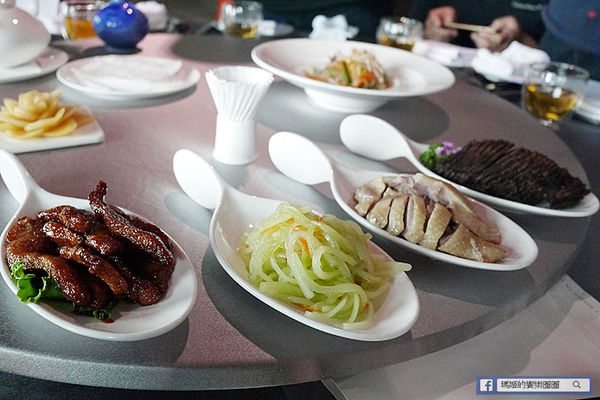 台北四七名人宴:◆台北微風信義。捷運市政府站【台北四七名人宴】民初盛宴極緻享受。宋美齡、張愛玲珍愛典藏名菜。星洲廚界教父黃清標&南京至尊廚王游海聯手來台獻藝