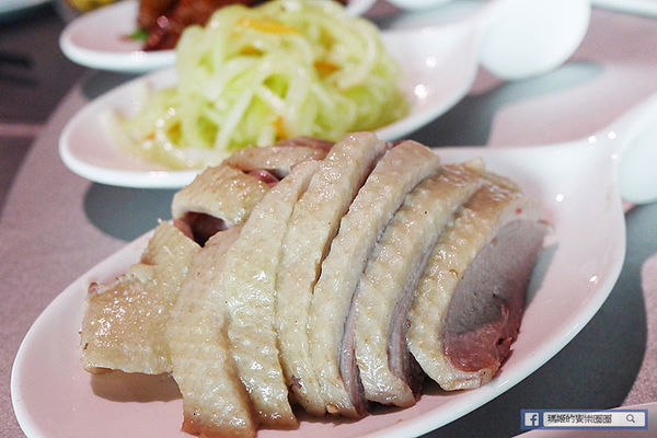 台北四七名人宴:◆台北微風信義。捷運市政府站【台北四七名人宴】民初盛宴極緻享受。宋美齡、張愛玲珍愛典藏名菜。星洲廚界教父黃清標&南京至尊廚王游海聯手來台獻藝