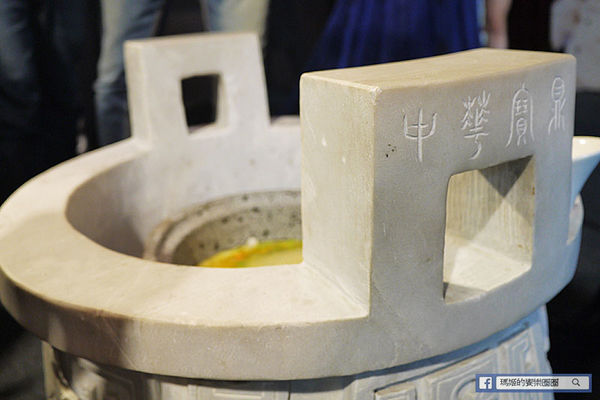 台北四七名人宴:◆台北微風信義。捷運市政府站【台北四七名人宴】民初盛宴極緻享受。宋美齡、張愛玲珍愛典藏名菜。星洲廚界教父黃清標&南京至尊廚王游海聯手來台獻藝