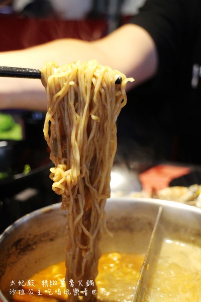 太妃殿個人鴛鴦火鍋:永和人氣美食『太妃殿 個人鴛鴦火鍋』麻辣/養生/昆布鍋