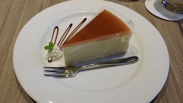 日光咖啡：(胖樺食記)Nikkoffee日光咖啡近微風廣場號稱有全台北市最好喝的冰咖啡。倒也名不虛傳。