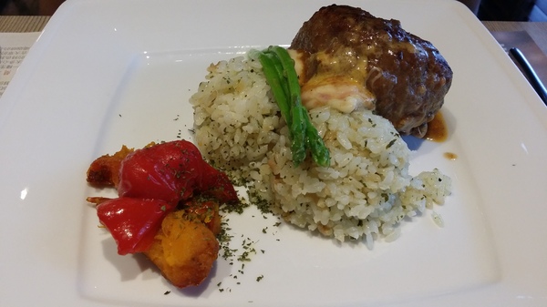 日光咖啡：(胖樺食記)Nikkoffee日光咖啡近微風廣場號稱有全台北市最好喝的冰咖啡。倒也名不虛傳。