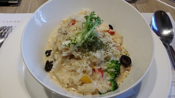 日光咖啡：(胖樺食記)Nikkoffee日光咖啡近微風廣場號稱有全台北市最好喝的冰咖啡。倒也名不虛傳。