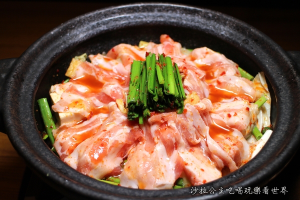 赤から鍋 Akakara(中山旗艦店)：日本名古屋甲羅餐飲集團最大的火鍋連鎖店『赤から鍋 Akakara(中山旗艦店)』台北中山火鍋