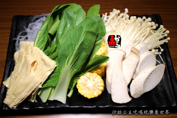 赤から鍋 Akakara(中山旗艦店)：日本名古屋甲羅餐飲集團最大的火鍋連鎖店『赤から鍋 Akakara(中山旗艦店)』台北中山火鍋