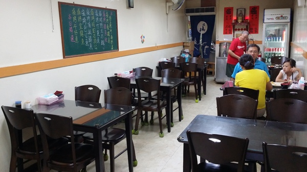 橘元日本料理:(胖樺食記)新北市永和橘元日本料理位居小巷CP值高。多人聚餐簡單一頓便飯物超所值。