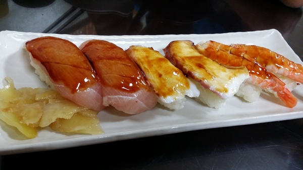 橘元日本料理:(胖樺食記)新北市永和橘元日本料理位居小巷CP值高。多人聚餐簡單一頓便飯物超所值。