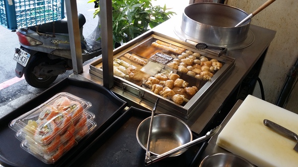 橘元日本料理:(胖樺食記)新北市永和橘元日本料理位居小巷CP值高。多人聚餐簡單一頓便飯物超所值。