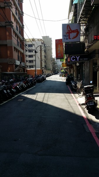 橘元日本料理:(胖樺食記)新北市永和橘元日本料理位居小巷CP值高。多人聚餐簡單一頓便飯物超所值。