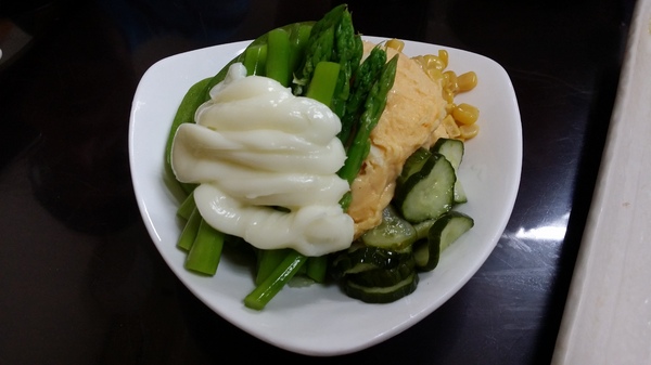 橘元日本料理:(胖樺食記)新北市永和橘元日本料理位居小巷CP值高。多人聚餐簡單一頓便飯物超所值。