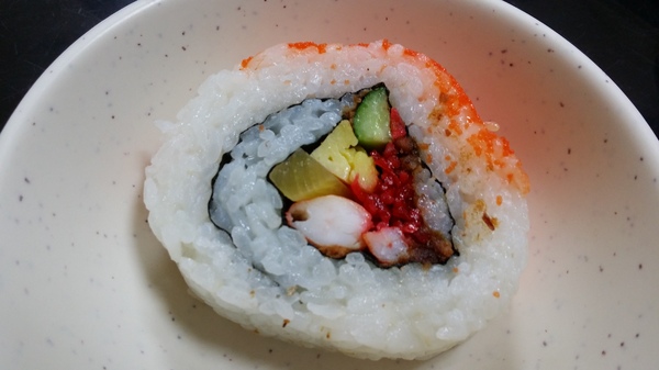 橘元日本料理:(胖樺食記)新北市永和橘元日本料理位居小巷CP值高。多人聚餐簡單一頓便飯物超所值。