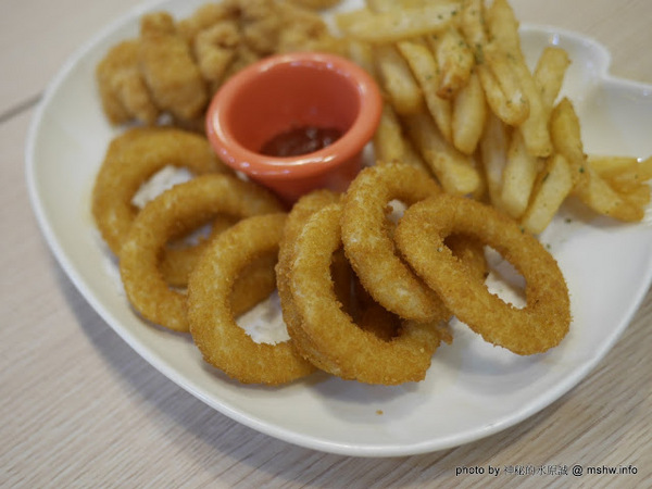 三隻小兔義式冰淇淋餐廳(台中老虎城店)：【食記】台中Three Little Bunnies GELATO RESTAURANT 三隻小兔義式冰淇淋餐廳-台中老虎城店@西屯老虎城-捷運BRT秋紅谷 : 用料實在, 健康取向的美味冰品! 糖尿病患者也可以安心吃