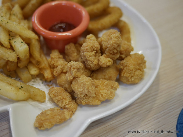 三隻小兔義式冰淇淋餐廳(台中老虎城店)：【食記】台中Three Little Bunnies GELATO RESTAURANT 三隻小兔義式冰淇淋餐廳-台中老虎城店@西屯老虎城-捷運BRT秋紅谷 : 用料實在, 健康取向的美味冰品! 糖尿病患者也可以安心吃