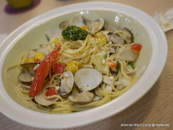 三隻小兔義式冰淇淋餐廳(台中老虎城店)：【食記】台中Three Little Bunnies GELATO RESTAURANT 三隻小兔義式冰淇淋餐廳-台中老虎城店@西屯老虎城-捷運BRT秋紅谷 : 用料實在, 健康取向的美味冰品! 糖尿病患者也可以安心吃