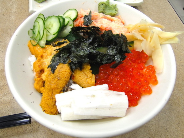 美觀園：台北｜食記 台北城老舖美觀園 西門町老字號 歷久彌新的經典 跨越一甲子的真材實料 上乘生魚片蓋飯 大明蝦沙拉