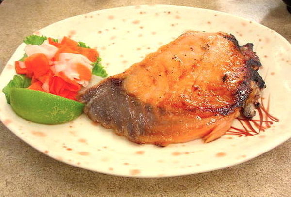 美觀園：台北｜食記 台北城老舖美觀園 西門町老字號 歷久彌新的經典 跨越一甲子的真材實料 上乘生魚片蓋飯 大明蝦沙拉