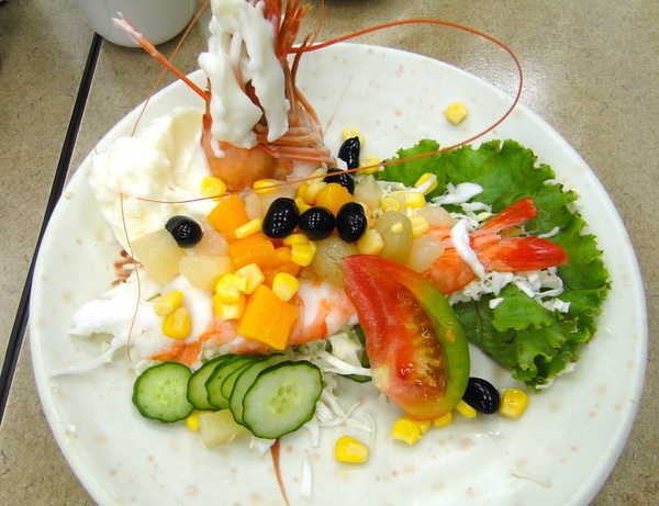 美觀園：台北｜食記 台北城老舖美觀園 西門町老字號 歷久彌新的經典 跨越一甲子的真材實料 上乘生魚片蓋飯 大明蝦沙拉