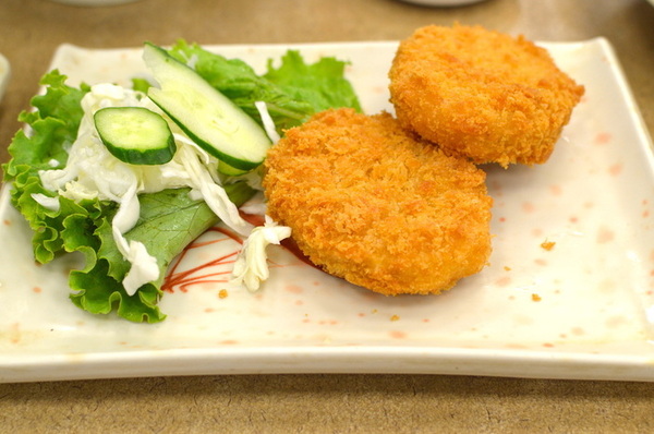 美觀園：台北｜食記 台北城老舖美觀園 西門町老字號 歷久彌新的經典 跨越一甲子的真材實料 上乘生魚片蓋飯 大明蝦沙拉