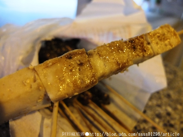 阿春古早味烤肉：【美食特搜。高雄鼓山區】阿春古早味烤肉。高雄捷運美食 西子灣站老舊烤肉攤車 燒烤串精心調味風味絕佳