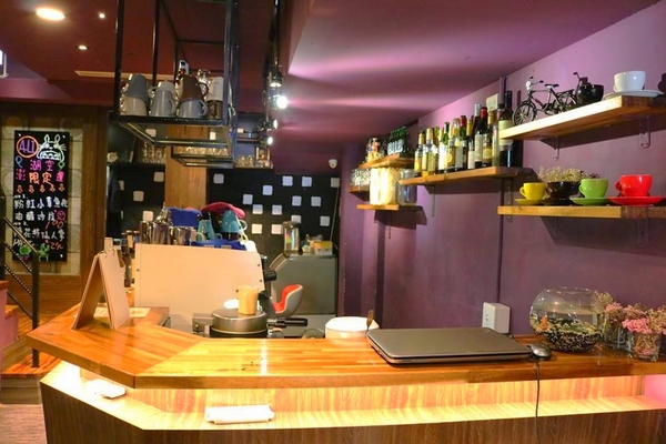 A-LI 阿理義式廚房：【新北市中和美食】A-LI 阿里義式廚房~新品季節限定辣花枝仙人掌義大利麵~在這包場約會求婚非常適合