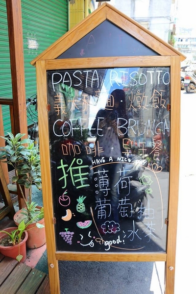 A-LI 阿理義式廚房：【新北市中和美食】A-LI 阿里義式廚房~新品季節限定辣花枝仙人掌義大利麵~在這包場約會求婚非常適合