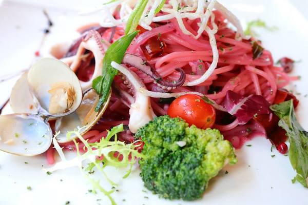 A-LI 阿理義式廚房：【新北市中和美食】A-LI 阿里義式廚房~新品季節限定辣花枝仙人掌義大利麵~在這包場約會求婚非常適合