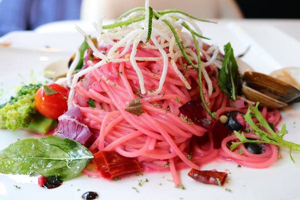 A-LI 阿理義式廚房：【新北市中和美食】A-LI 阿里義式廚房~新品季節限定辣花枝仙人掌義大利麵~在這包場約會求婚非常適合