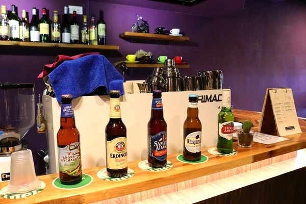 A-LI 阿理義式廚房：【新北市中和美食】A-LI 阿里義式廚房~新品季節限定辣花枝仙人掌義大利麵~在這包場約會求婚非常適合