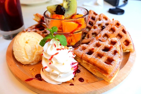 A-LI 阿理義式廚房：【新北市中和美食】A-LI 阿里義式廚房~新品季節限定辣花枝仙人掌義大利麵~在這包場約會求婚非常適合