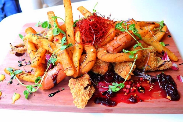 A-LI 阿理義式廚房：【新北市中和美食】A-LI 阿里義式廚房~新品季節限定辣花枝仙人掌義大利麵~在這包場約會求婚非常適合