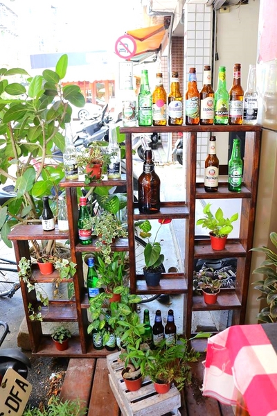 A-LI 阿理義式廚房：【新北市中和美食】A-LI 阿里義式廚房~新品季節限定辣花枝仙人掌義大利麵~在這包場約會求婚非常適合