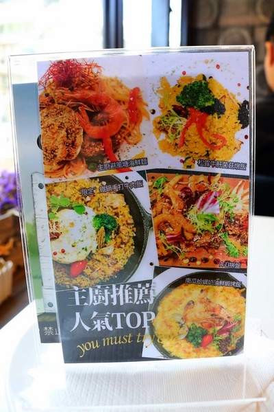 A-LI 阿理義式廚房：【新北市中和美食】A-LI 阿里義式廚房~新品季節限定辣花枝仙人掌義大利麵~在這包場約會求婚非常適合