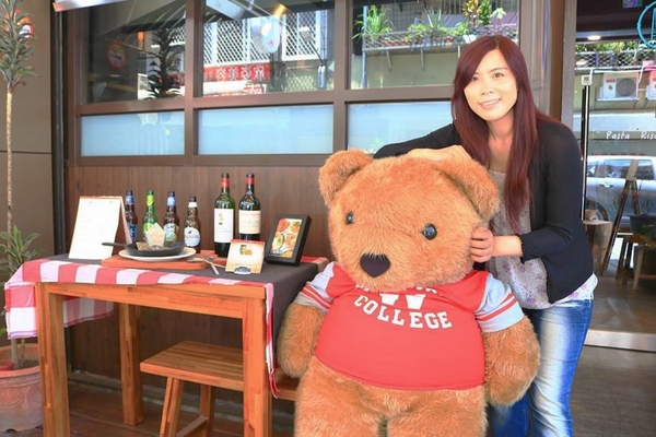 A-LI 阿理義式廚房：【新北市中和美食】A-LI 阿里義式廚房~新品季節限定辣花枝仙人掌義大利麵~在這包場約會求婚非常適合