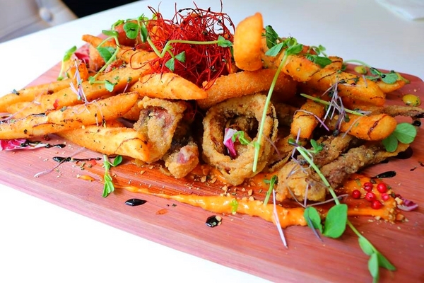 A-LI 阿理義式廚房：【新北市中和美食】A-LI 阿里義式廚房~新品季節限定辣花枝仙人掌義大利麵~在這包場約會求婚非常適合