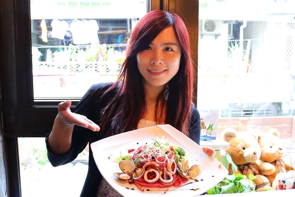 A-LI 阿理義式廚房：【新北市中和美食】A-LI 阿里義式廚房~新品季節限定辣花枝仙人掌義大利麵~在這包場約會求婚非常適合