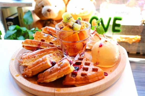 A-LI 阿理義式廚房：【新北市中和美食】A-LI 阿里義式廚房~新品季節限定辣花枝仙人掌義大利麵~在這包場約會求婚非常適合