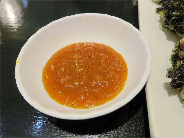 縫隙拉麵 Teumsae(台灣一號店):台北 捷運忠孝復興站 縫隙拉麵~韓國第一品牌拉麵。溫柔的醜八怪小拳