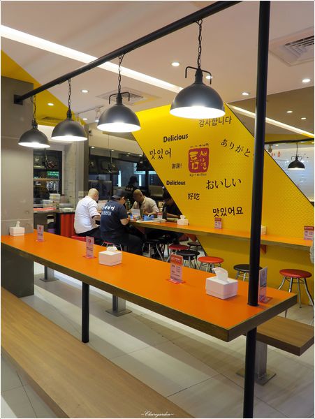 縫隙拉麵 Teumsae(台灣一號店):台北 捷運忠孝復興站 縫隙拉麵~韓國第一品牌拉麵。溫柔的醜八怪小拳