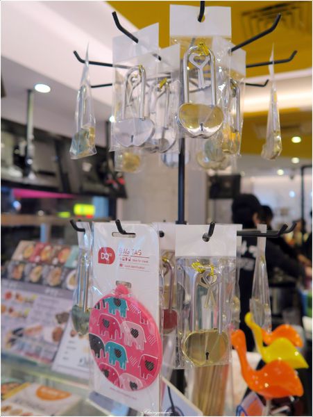 縫隙拉麵 Teumsae(台灣一號店):台北 捷運忠孝復興站 縫隙拉麵~韓國第一品牌拉麵。溫柔的醜八怪小拳