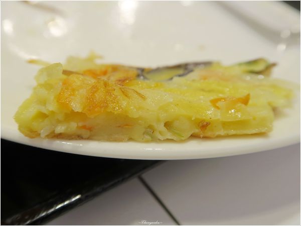 縫隙拉麵 Teumsae(台灣一號店):台北 捷運忠孝復興站 縫隙拉麵~韓國第一品牌拉麵。溫柔的醜八怪小拳