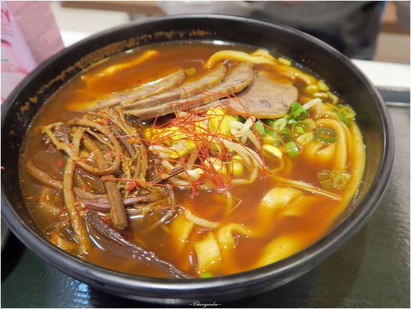 縫隙拉麵 Teumsae(台灣一號店):台北 捷運忠孝復興站 縫隙拉麵~韓國第一品牌拉麵。溫柔的醜八怪小拳