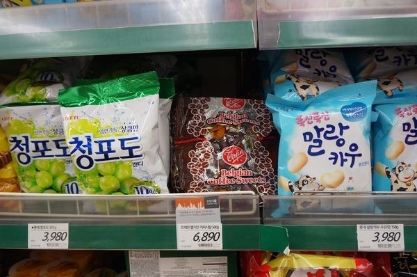 縫隙拉麵 Teumsae(台灣一號店):台北 捷運忠孝復興站 縫隙拉麵~韓國第一品牌拉麵。溫柔的醜八怪小拳