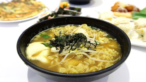 【台北韓式】【北捷忠孝復興站】TEUMSAE 縫隙拉麵-韓國第一品牌拉麵．泡菜冰淇淋/拉麵/捷運忠孝復興站