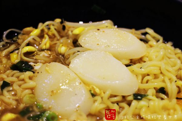 縫隙拉麵 Teumsae:韓國第一品牌/台北東區『縫隙拉麵 Teumsae』泡菜霜淇淋