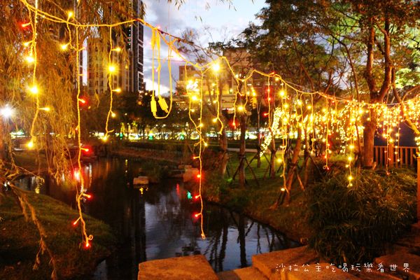 2015新北歡樂耶誕城:讓你從白天玩到晚上『2015新北歡樂耶誕城』捷運板橋站