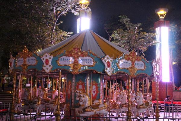 2015新北歡樂耶誕城:讓你從白天玩到晚上『2015新北歡樂耶誕城』捷運板橋站