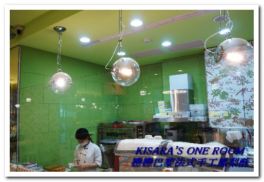 戀戀巴黎法式手工鳳梨酥：手工鳳梨酥．坐夢幻店面盡享鳳梨酥界的LV好滋味──戀戀巴黎