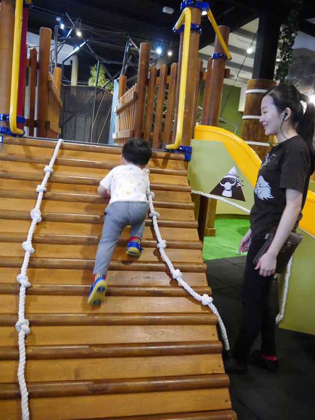 台中。親子餐廳│凹嗚親子主題樂園。密探維京風格堡壘。好吃、好玩還有玩具可帶回家哦!