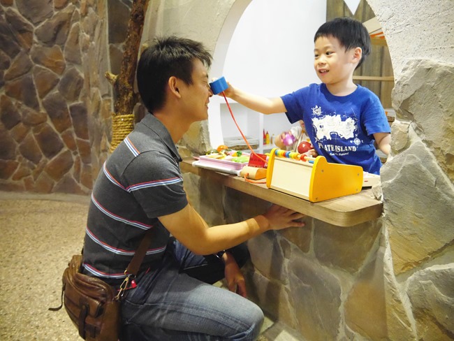 台中。親子餐廳│凹嗚親子主題樂園。密探維京風格堡壘。好吃、好玩還有玩具可帶回家哦!