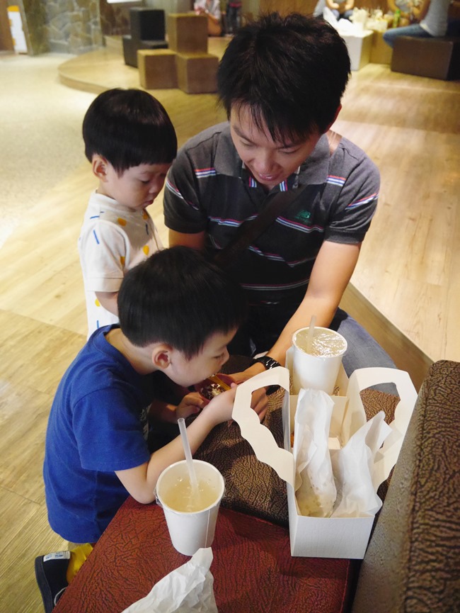 台中。親子餐廳│凹嗚親子主題樂園。密探維京風格堡壘。好吃、好玩還有玩具可帶回家哦!